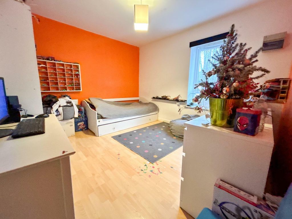Property photo 3 of 6