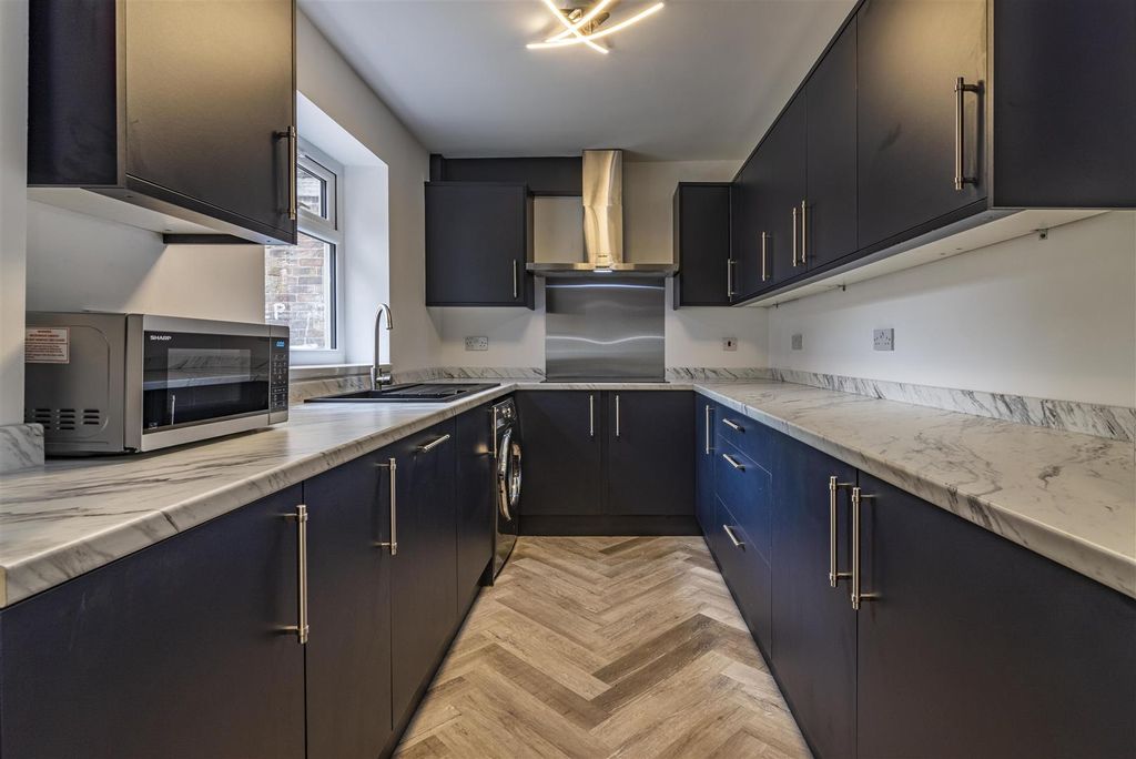 Property photo 2 of 17 Kitchen