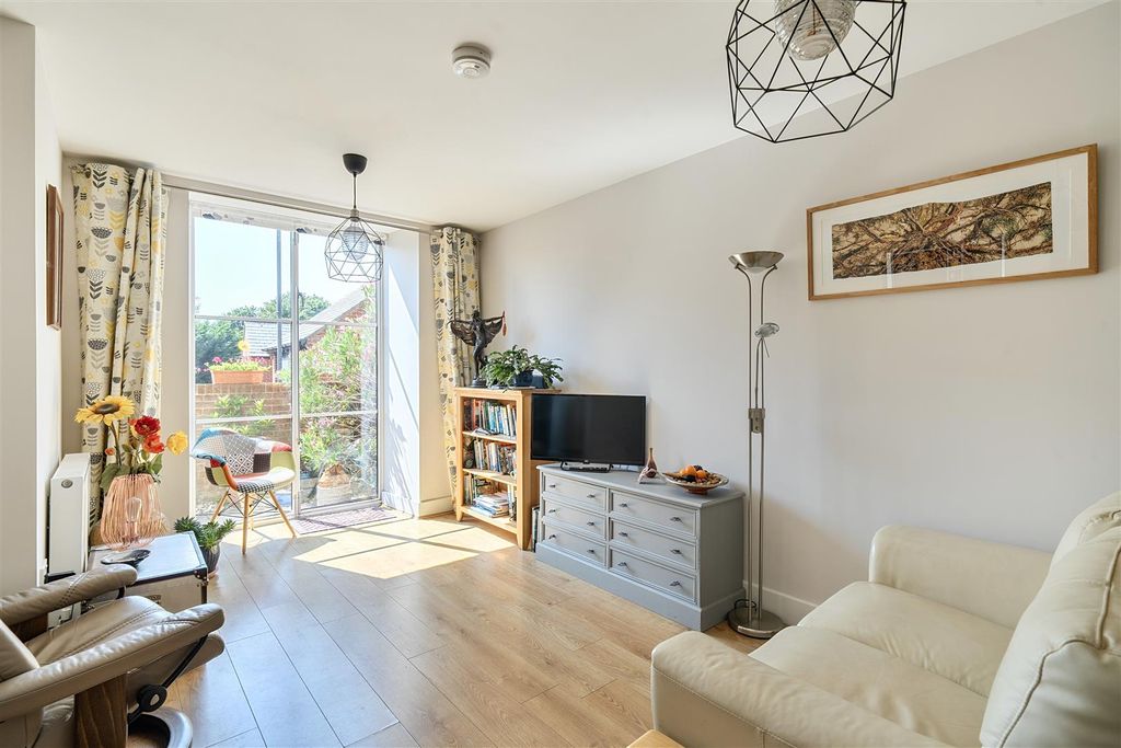 Property photo 3 of 17 1499603-11-6A6A1B4401420.Jpg