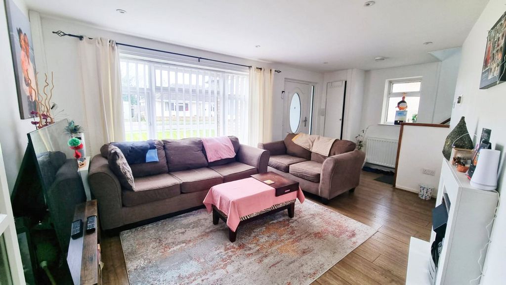 Property photo 2 of 17 Picture No. 11