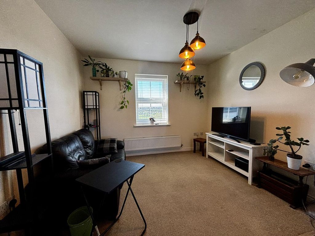 Property photo 3 of 17 Living Room