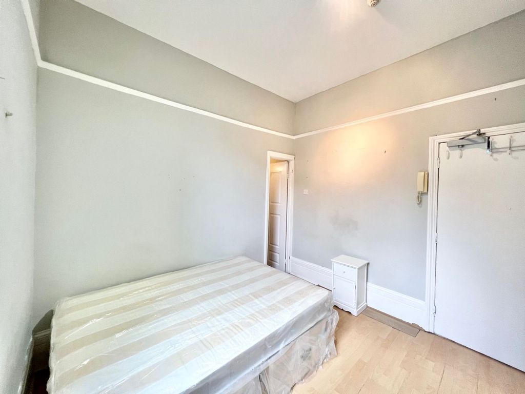 Property photo 3 of 6 Photo 5