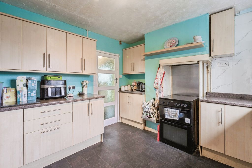 Property photo 2 of 14