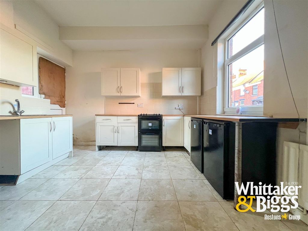 Property photo 3 of 14 Kitchen