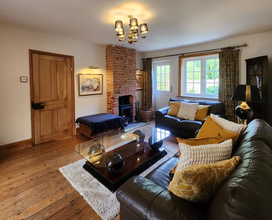 Property photo 2 of 12 Lounge 1