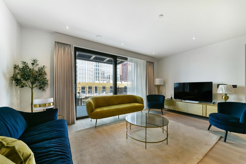 Property photo 2 of 21