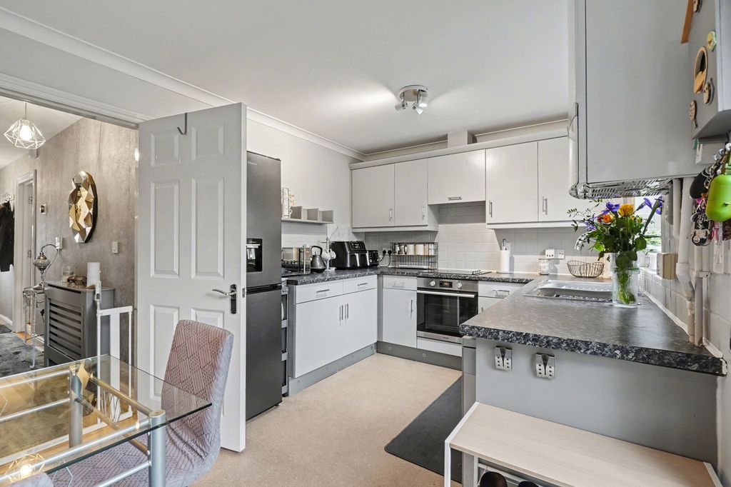 Property photo 3 of 31