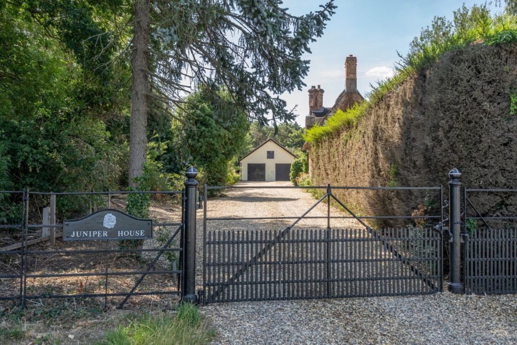 Property photo 1 of 32