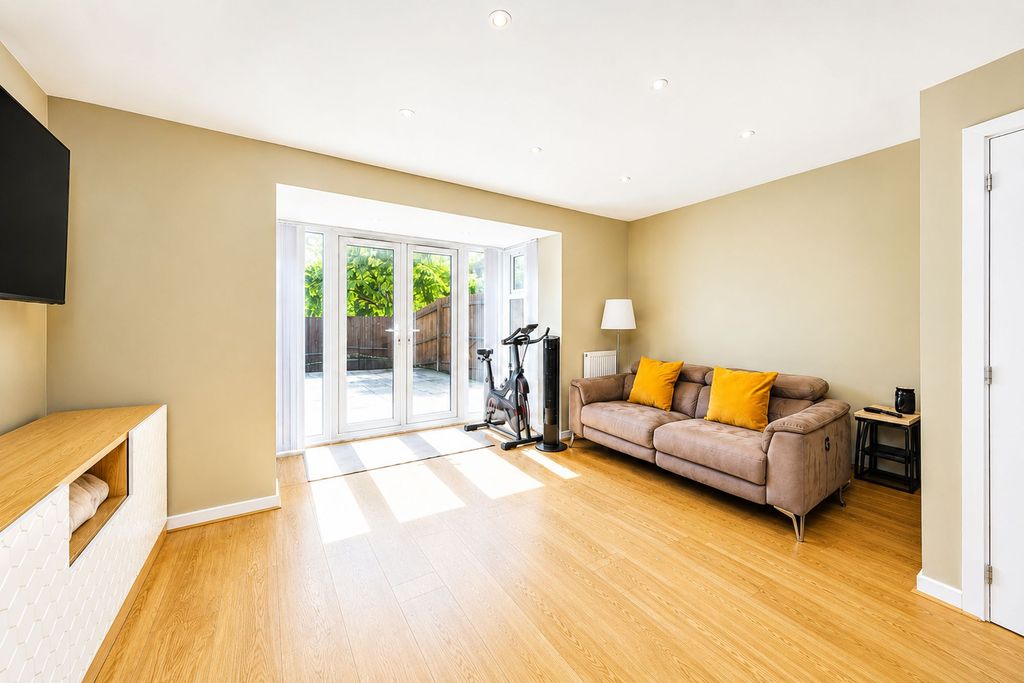 Property photo 2 of 18