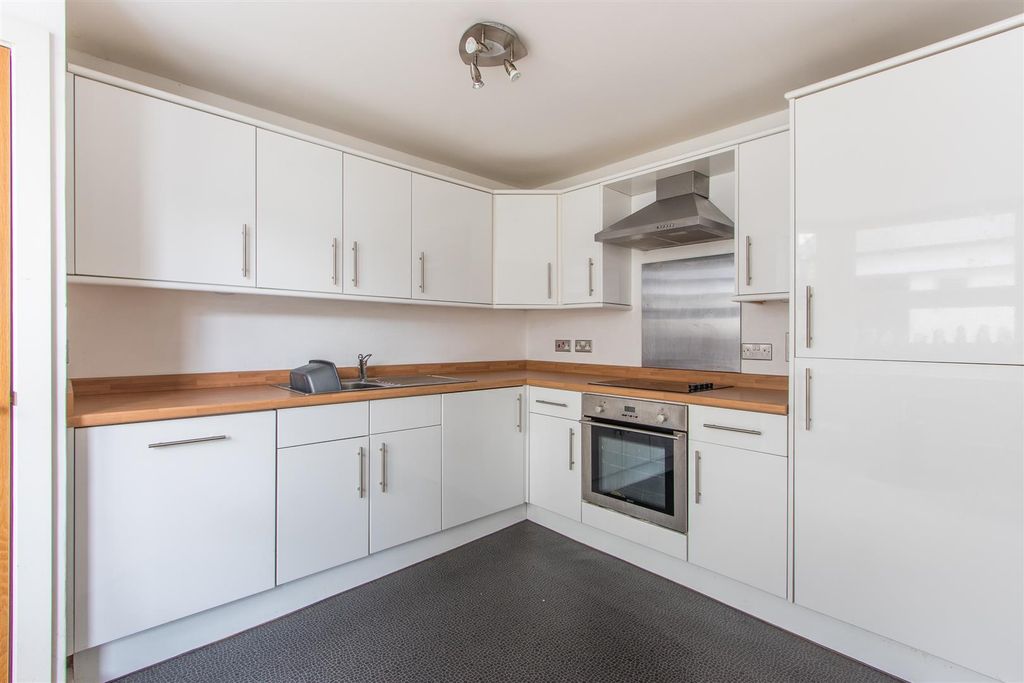 Property photo 3 of 10 Cathedral Road 122, 2-3.Jpg