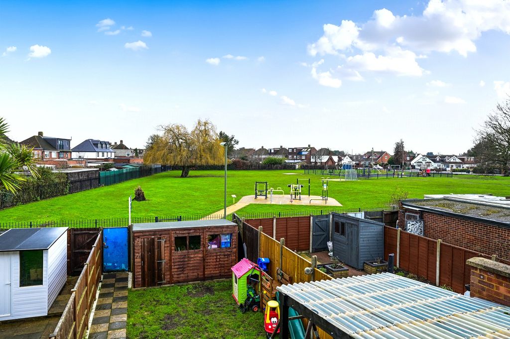 Property photo 3 of 11 Picture No. 12