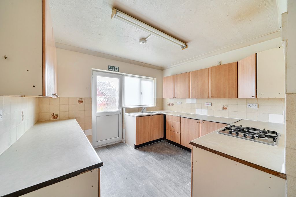 Property photo 2 of 13 147786646A29765Fd820F