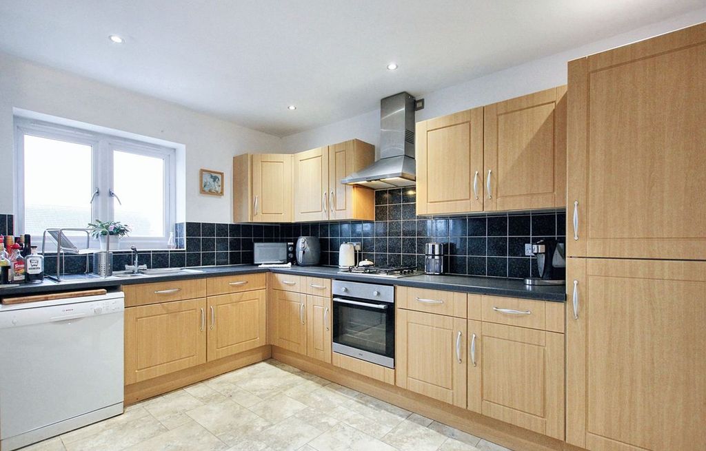 Property photo 3 of 21