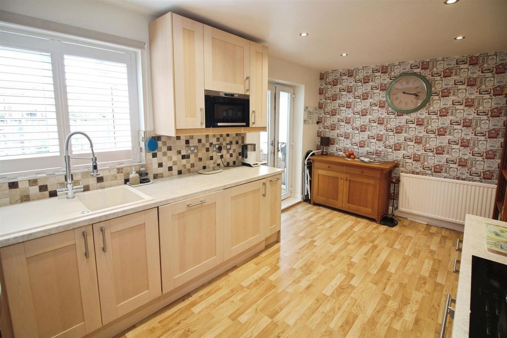 Property photo 3 of 17 Kitchen/Diner