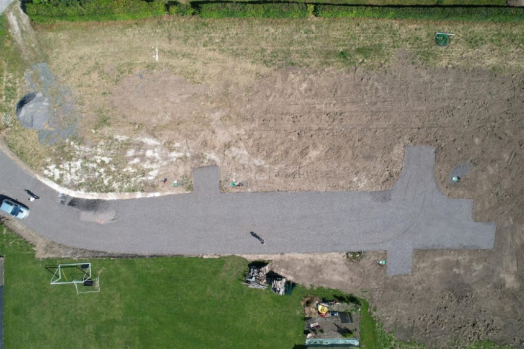 Property photo 1 of 3