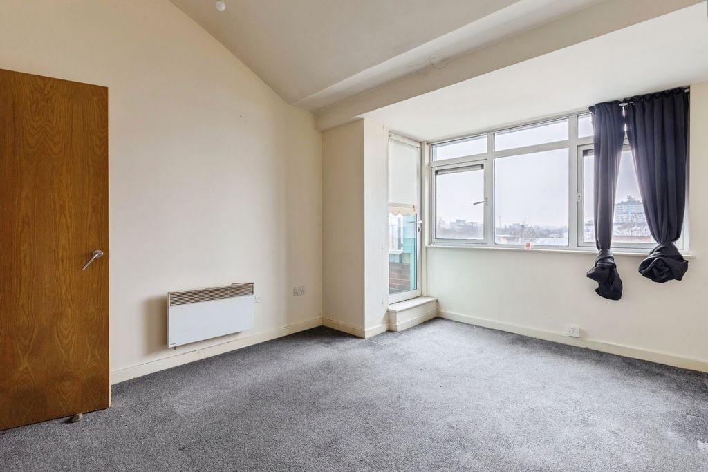 Property photo 3 of 12 Pbox-Img.Jpg