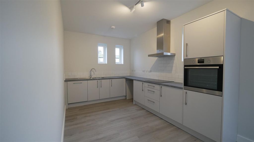 Property photo 2 of 8 Kitchen