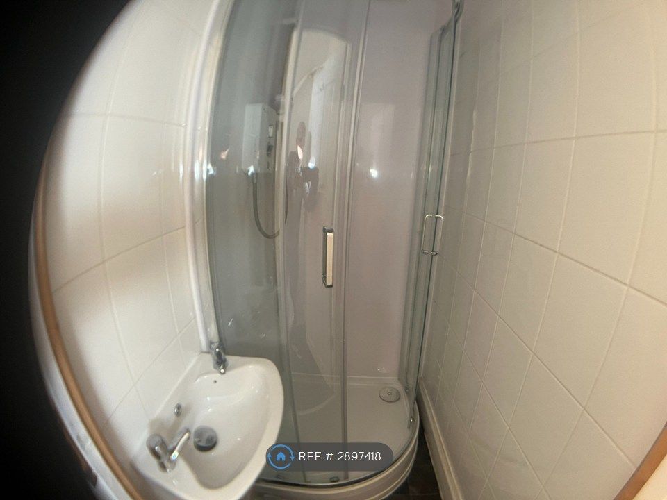 Property photo 3 of 9 Bathroom 2