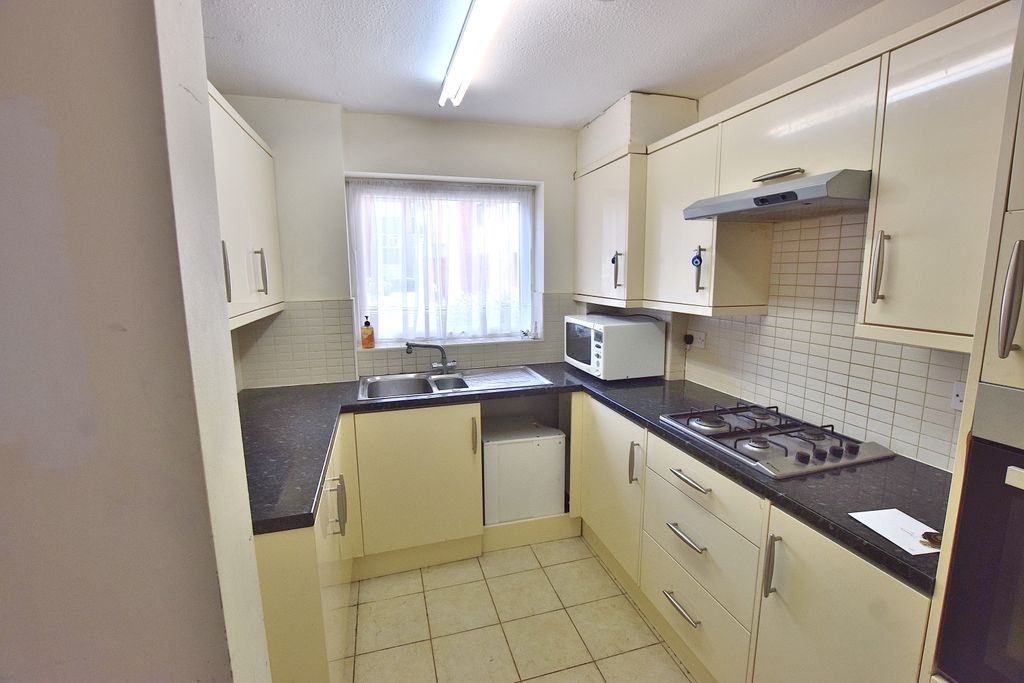 Property photo 2 of 10 Kitchen