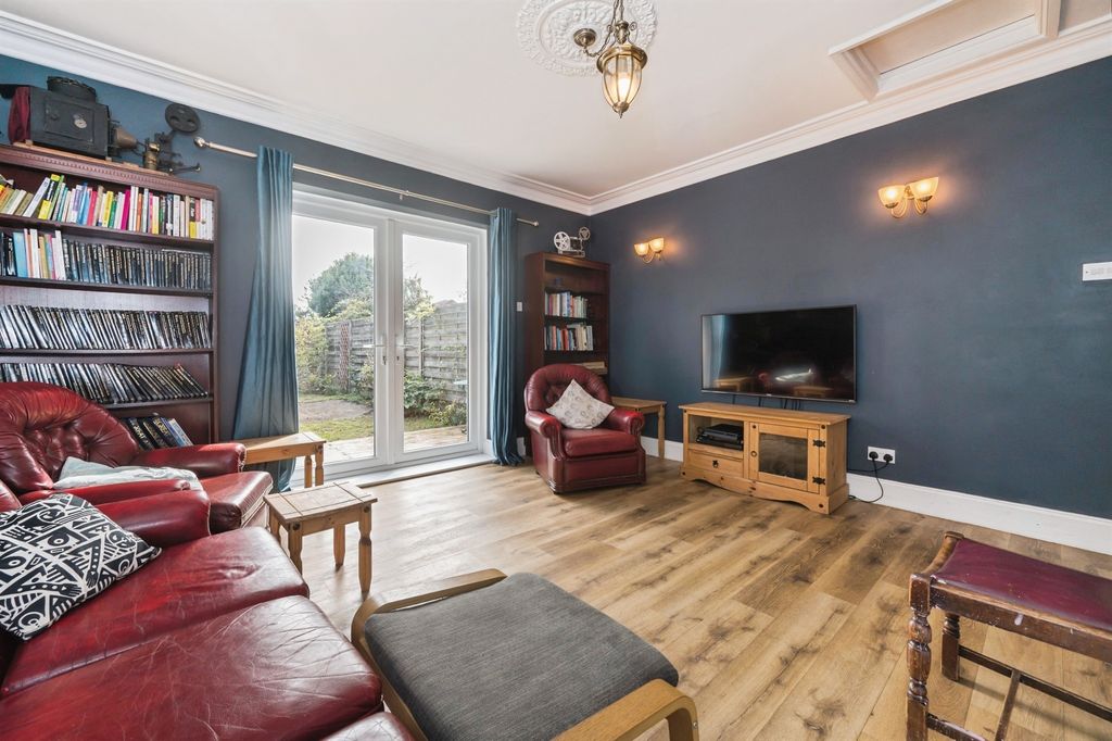 Property photo 3 of 31