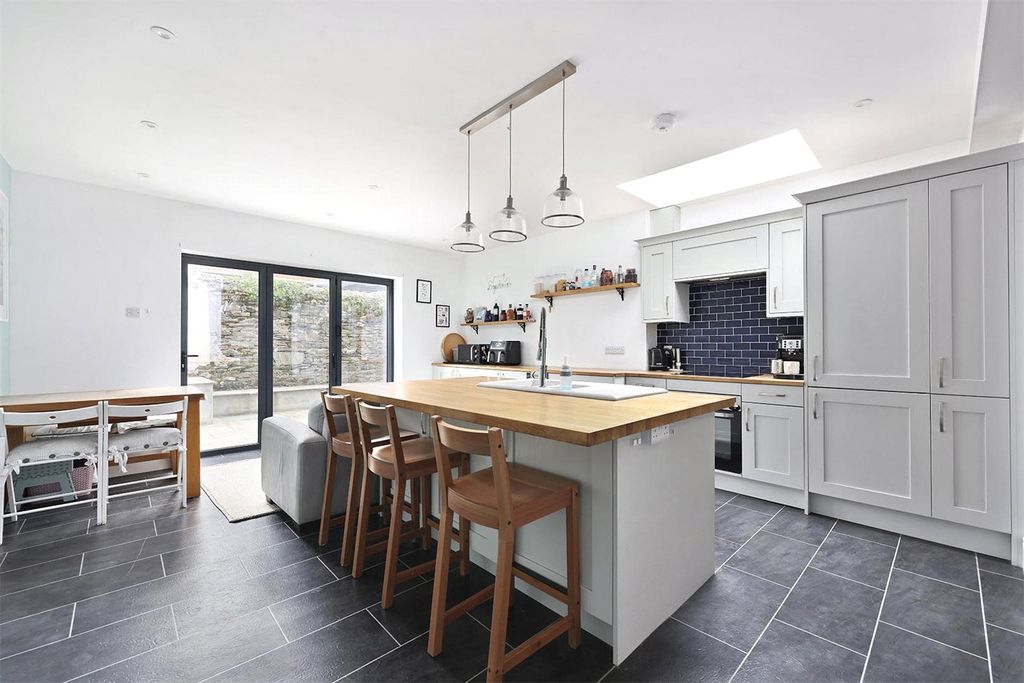 Property photo 1 of 23 Picture No. 12