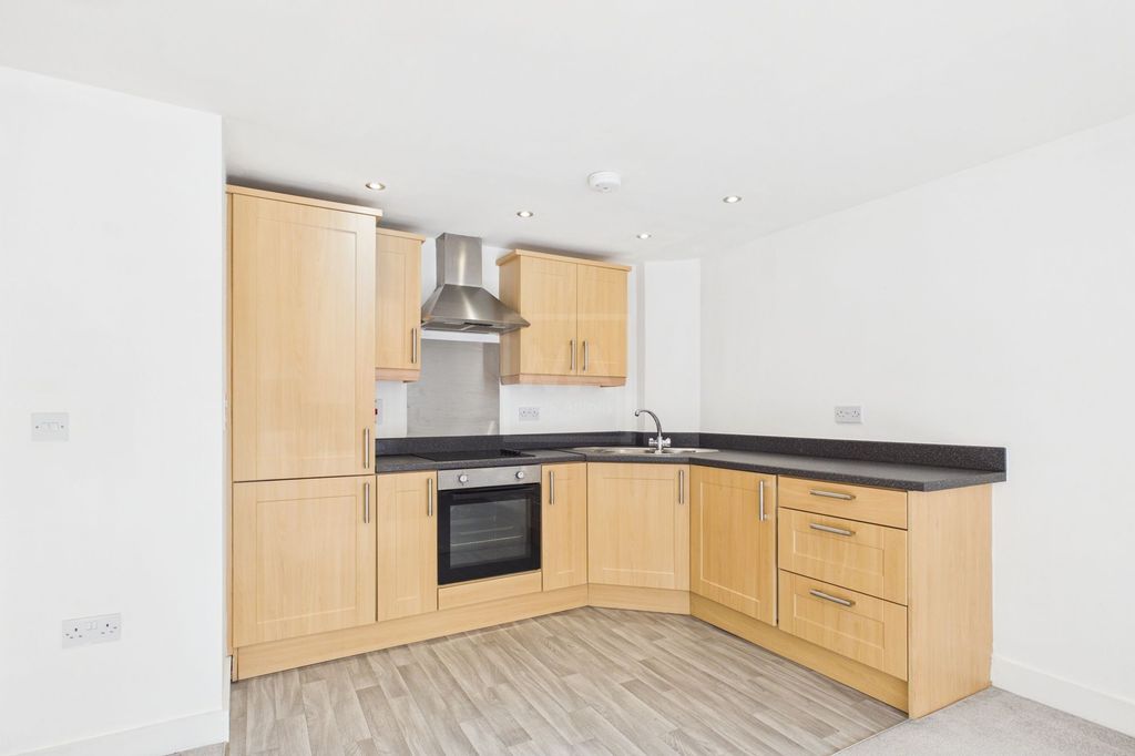 Property photo 3 of 6 Kitchen
