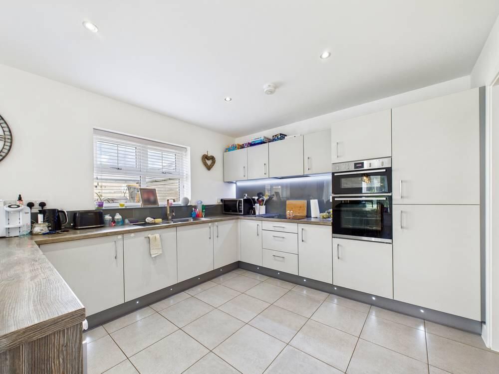 Property photo 2 of 23 Kitchen