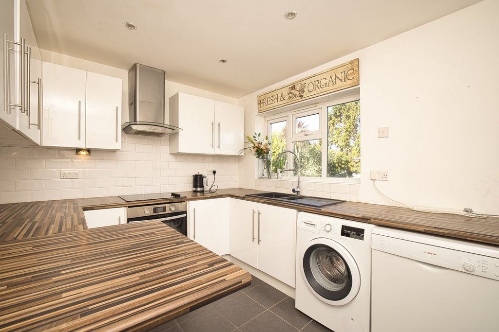 Property photo 3 of 8 Picture 3