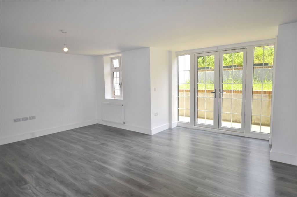 Property photo 1 of 18 Picture No. 04