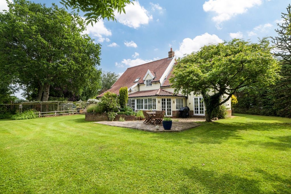 Property photo 1 of 32 3 Kings Hill-42