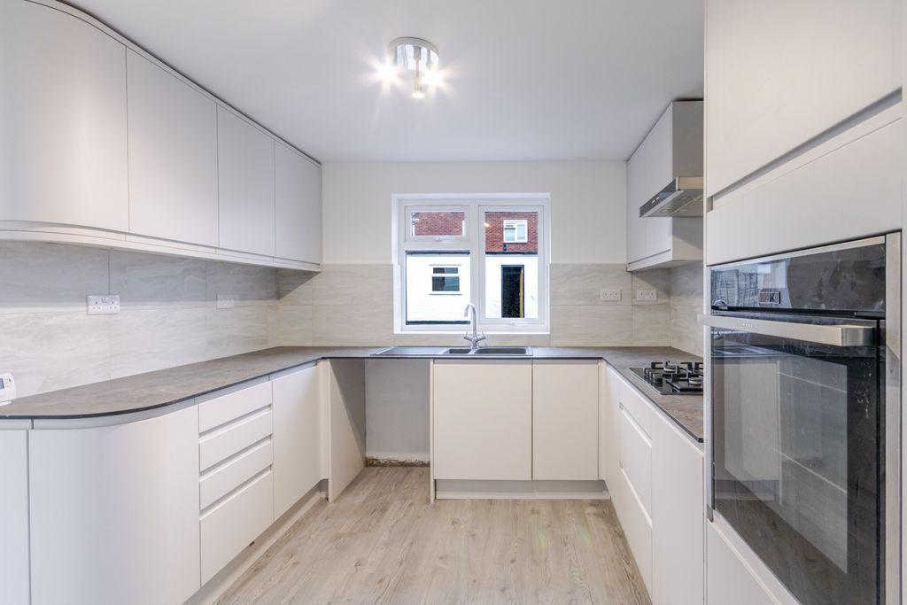 Property photo 3 of 23 Kitchen 2