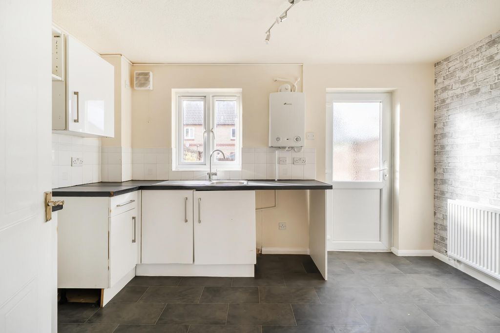 Property photo 2 of 19 Kitchen