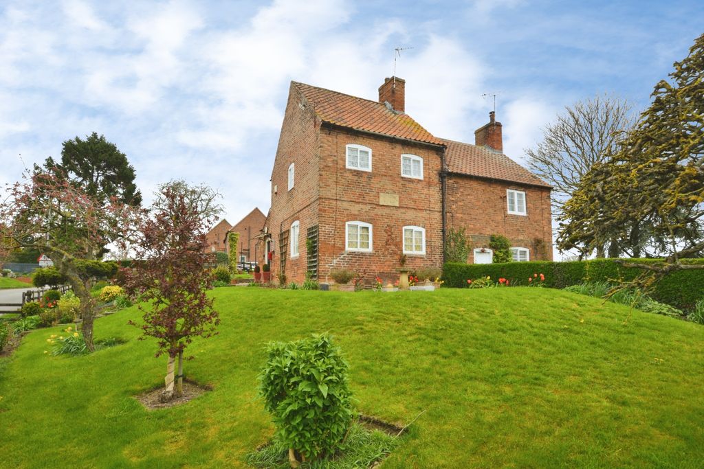 Property photo 1 of 17 Front