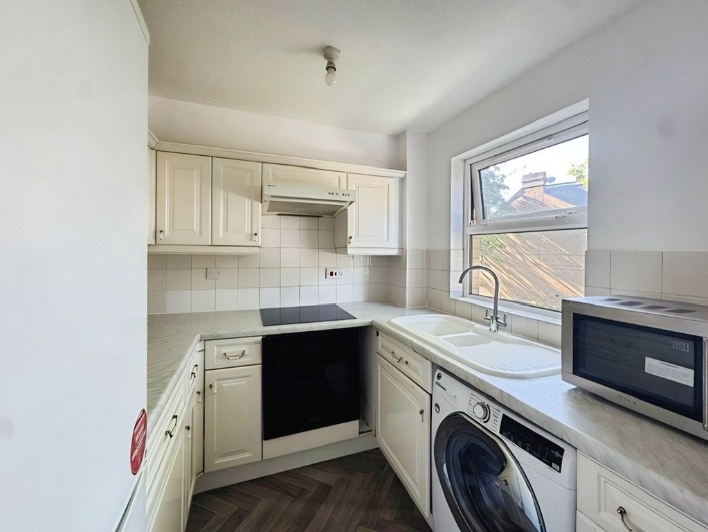 Property photo 2 of 15 Kitchen