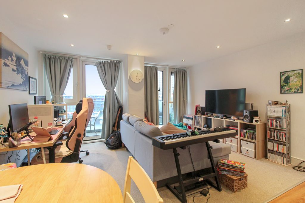 Property photo 2 of 8