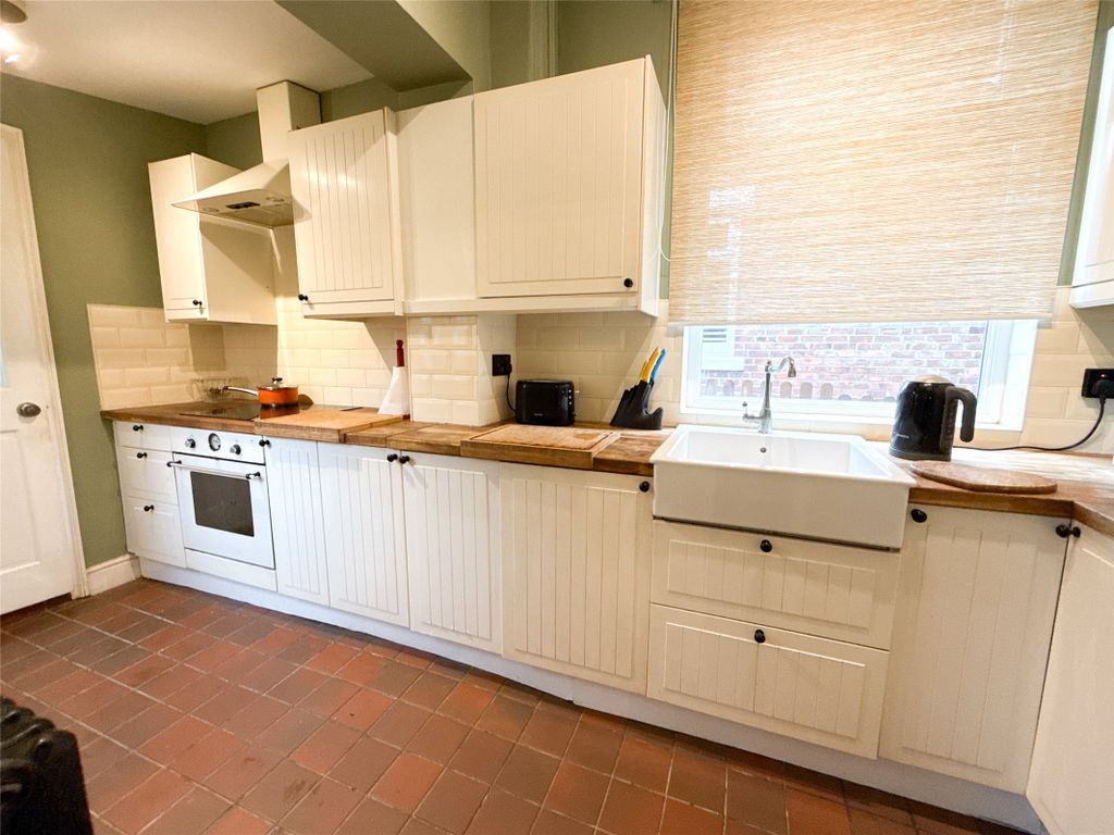 Property photo 3 of 27 Kitchen