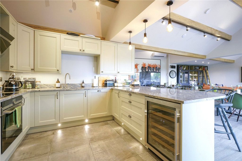 Property photo 3 of 17 Kitchen