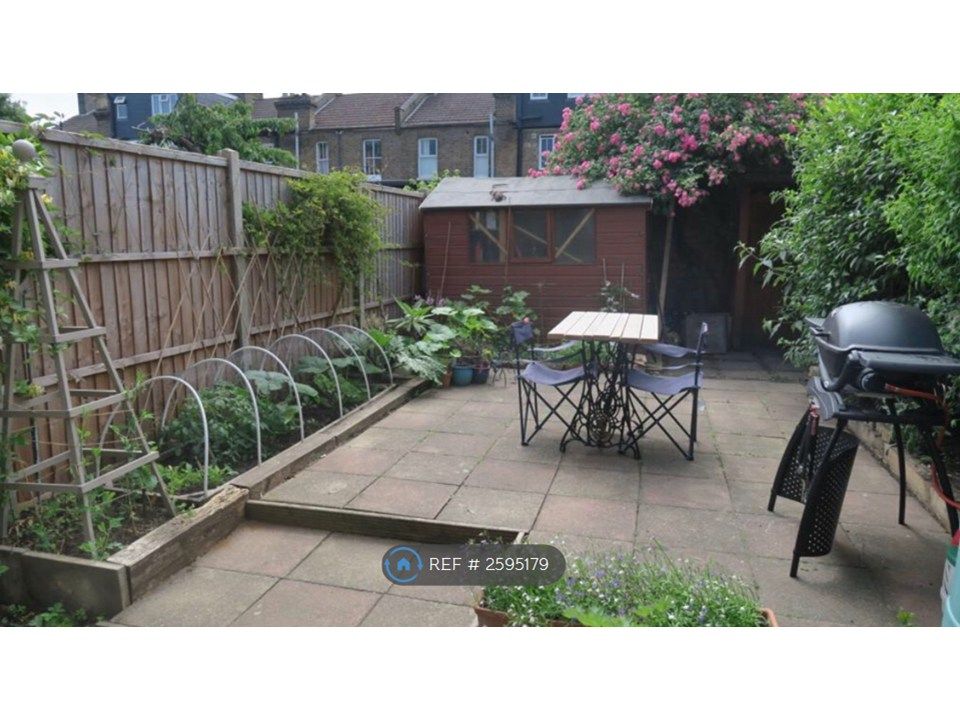 Property photo 2 of 12 Garden 1