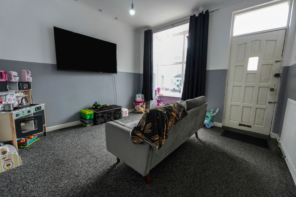 Property photo 2 of 12 Lounge