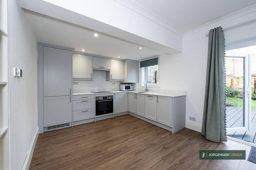 Property photo 3 of 12 Frithville Gardens 91 Gff-004 Lr - Jt.Jpg