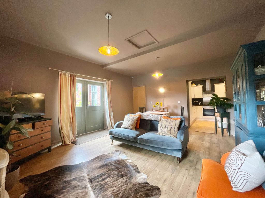 Property photo 2 of 23