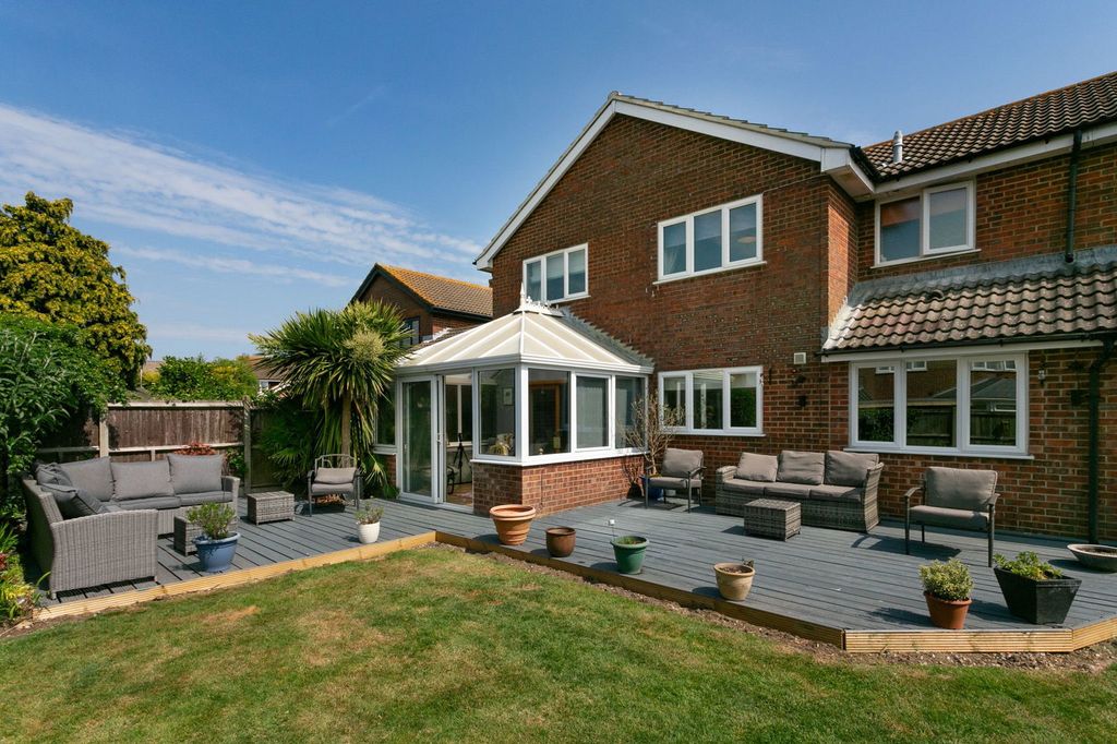 Property photo 2 of 39