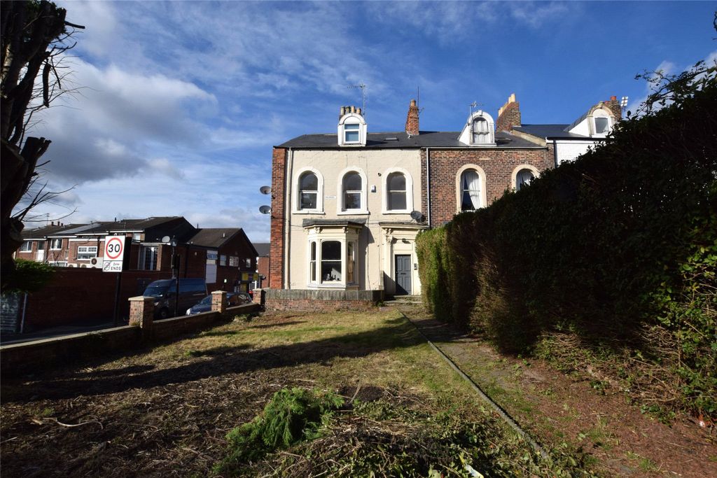 Property photo 3 of 7 External