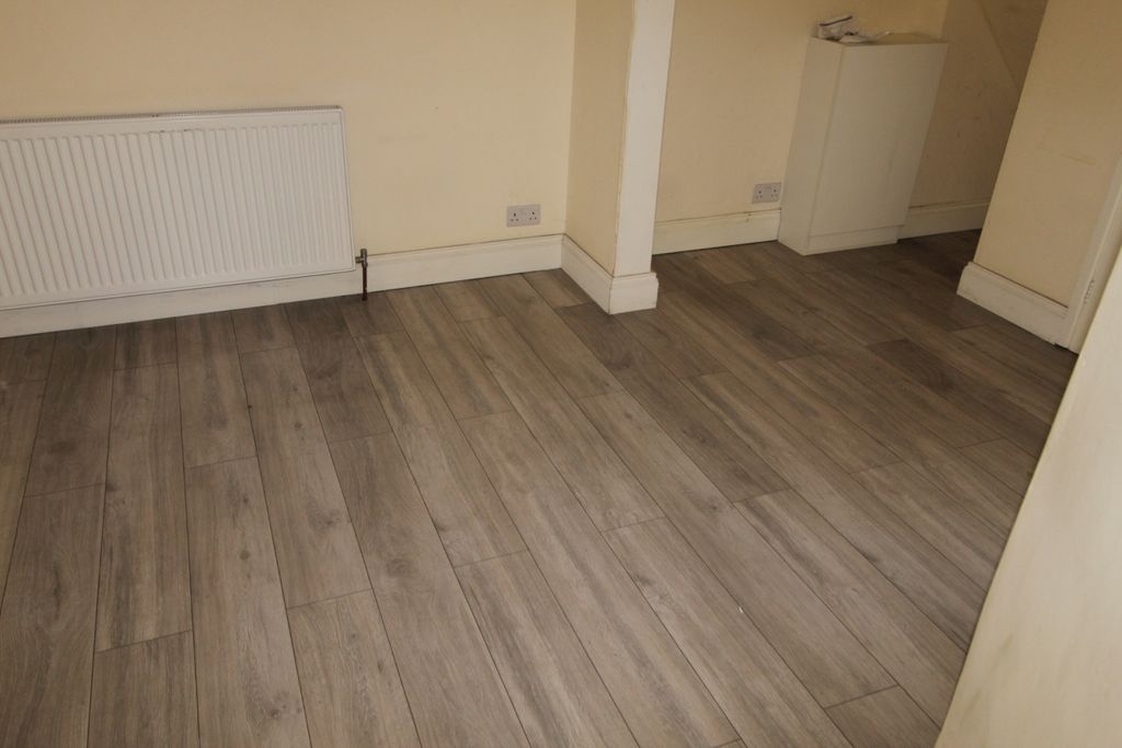 Property photo 1 of 17 4 Bed Ground Floor Maisonette To Rent Cranborne Waye, Hayes Ub4 0Hr