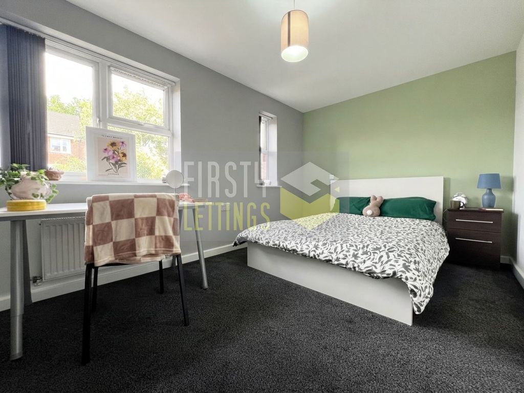 Property photo 1 of 19 Photo 8