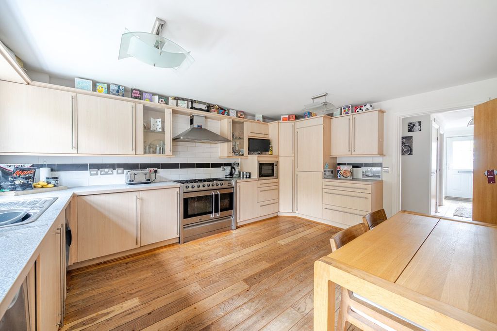 Property photo 2 of 24