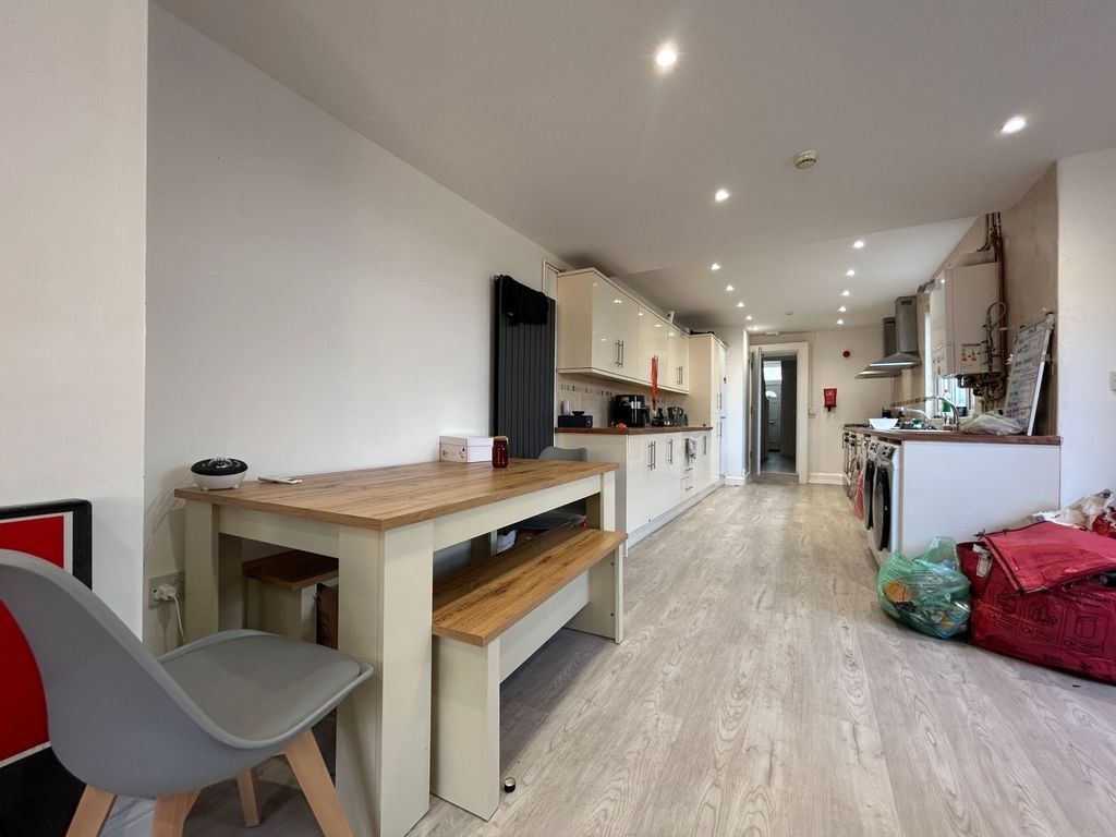 Property photo 1 of 13 7c3B87c7-9464-4385-A6c5-E27Efcb3B222