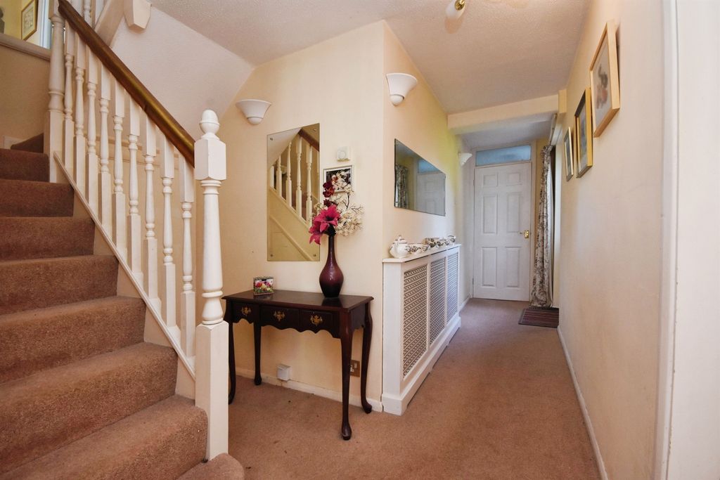Property photo 2 of 20