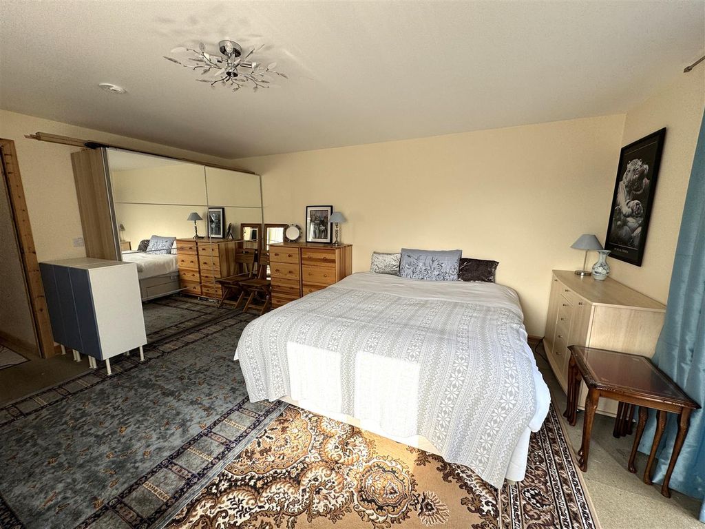 Property photo 2 of 12 Bedroom 12.Jpg