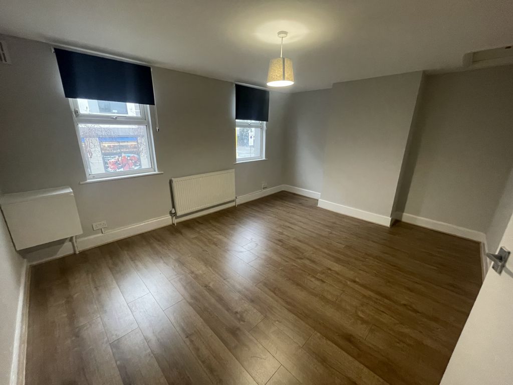 Property photo 1 of 5 2 Bedroom Split Level Flat